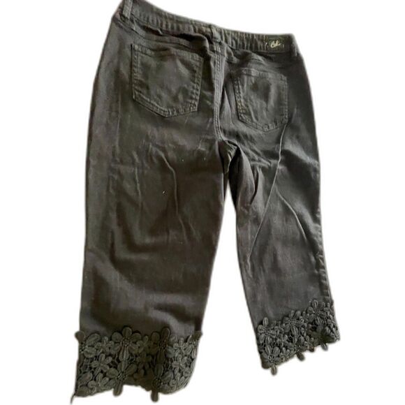 Women's Earl Jeans Black Capri Pants Embroidered Trim Cotton Denim SIZE 12 - Picture 3 of 7